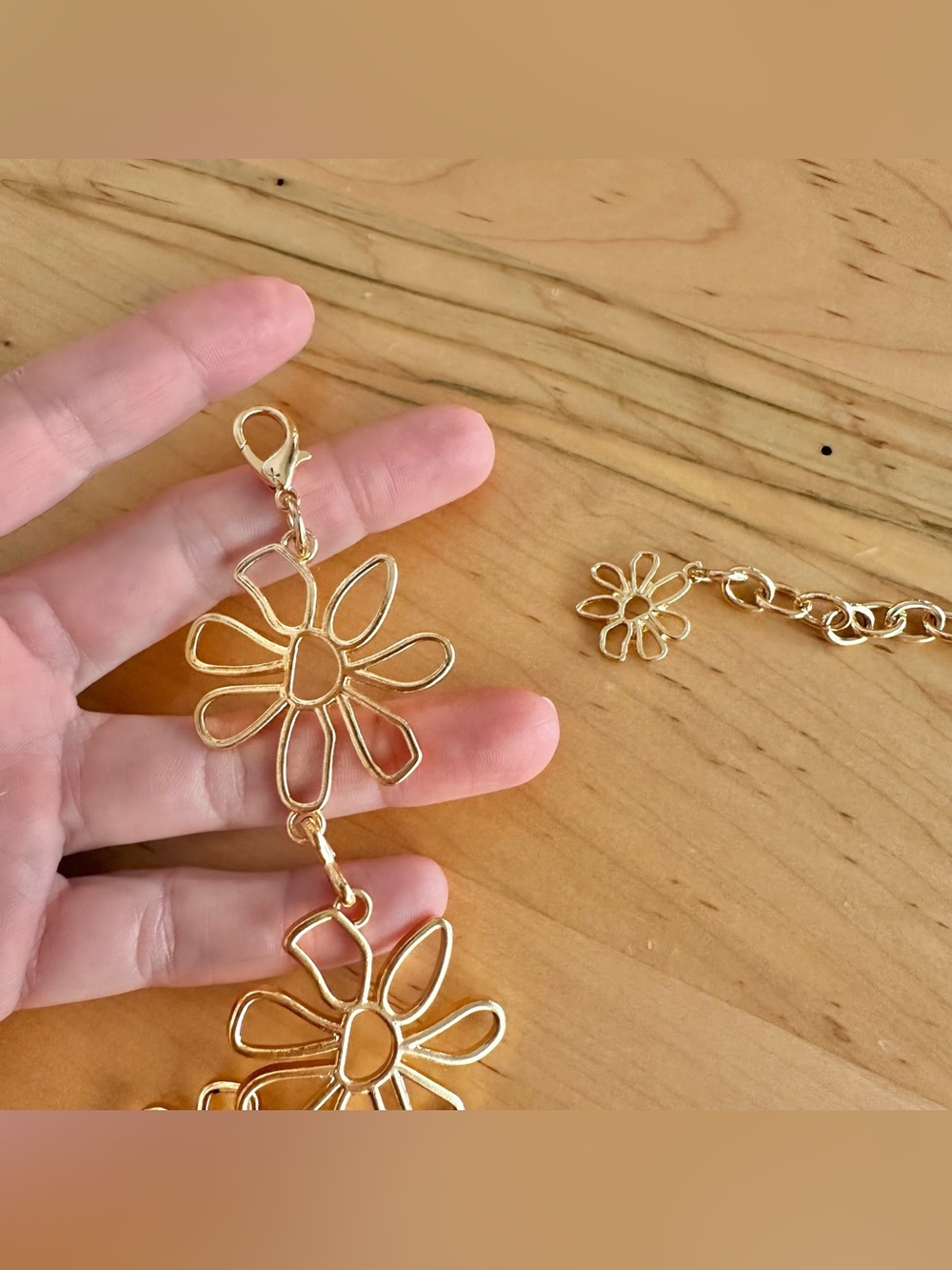 Stradivarius metal flower belt
